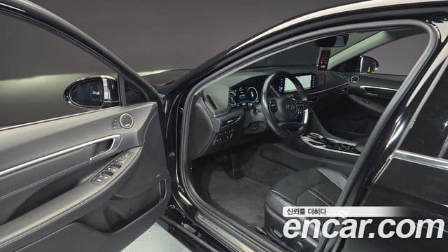 Hyundai Sonata Hybrid 2021 — Photo 6/20