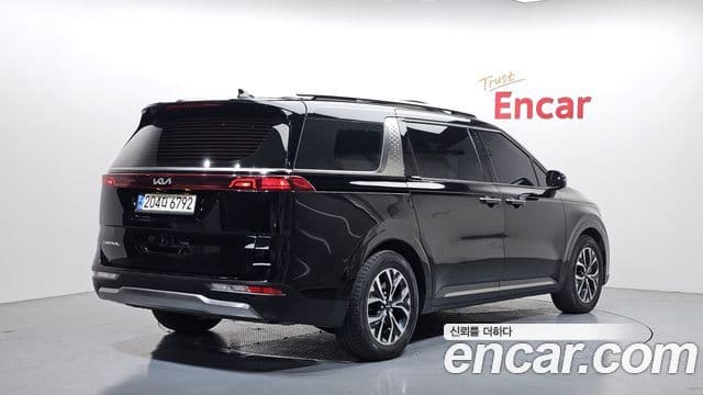 Kia Carnival 2022 — ფოტო 2/20