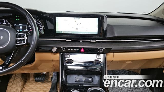 Kia Carnival 2022 — ფოტო 19/20