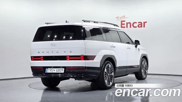 Hyundai Santa Fe 2023 — ფოტო 2/20