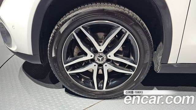 Mercedes-Benz GLA-Class 2019 — Şəkil 4/20