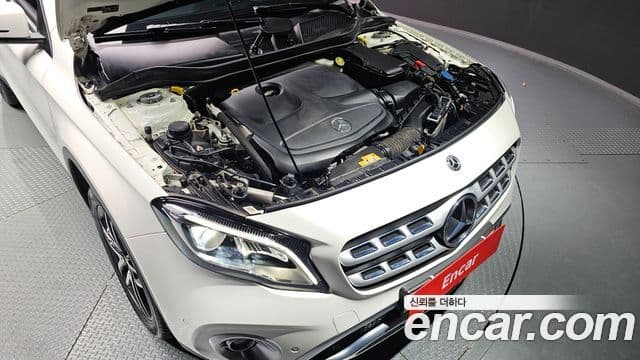 Mercedes-Benz GLA-Class 2019 — Şəkil 5/20