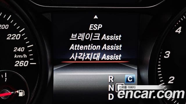 Mercedes-Benz GLA-Class 2019 — Şəkil 19/20