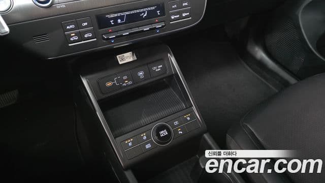 Hyundai Kona 2023 — Фото 18/20