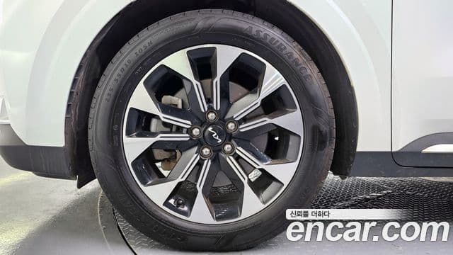 Kia Carnival 2022 — фото 5 из 20