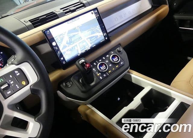 Land Rover Defender 2025 — ფოტო 13/20