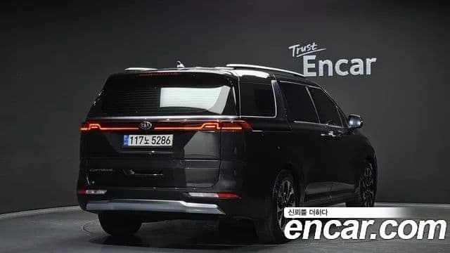 Kia Carnival 2021 — Фото 1/20