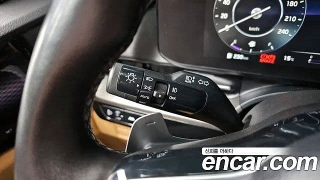 Kia Carnival 2021 — Фото 17/20