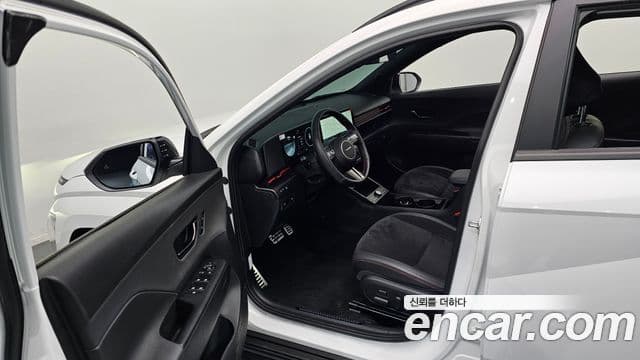 Hyundai Kona 2023 — ფოტო 11/20