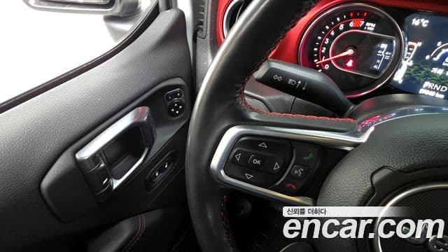 Jeep Wrangler 2021 — Фото 17/20