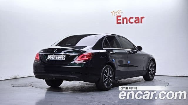 Mercedes-Benz C-Class 2019 — ფოტო 2/20