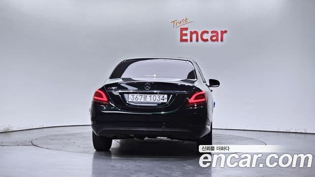 Mercedes-Benz C-Class 2019 — ფოტო 4/20