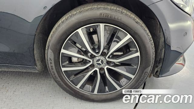 Mercedes-Benz C-Class 2019 — ფოტო 5/20