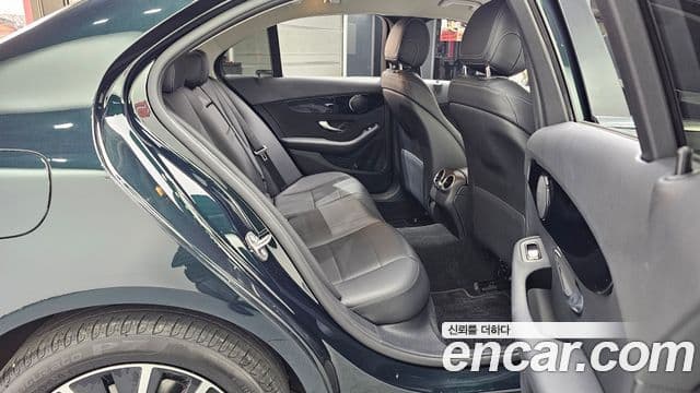 Mercedes-Benz C-Class 2019 — ფოტო 12/20