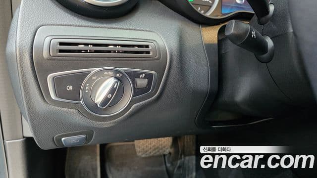 Mercedes-Benz C-Class 2019 — ფოტო 18/20