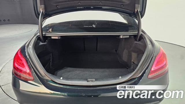 Mercedes-Benz C-Class 2019 — ფოტო 20/20
