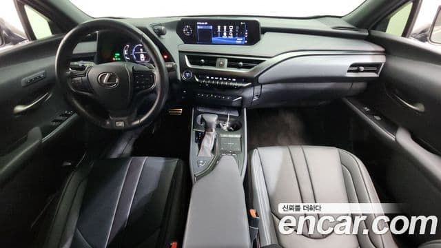 Lexus UX250h 2020 — Фото 7/20