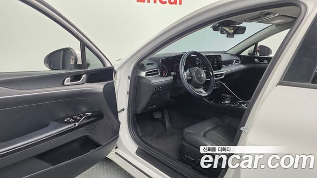 Kia K5 2021 — Şəkil 10/20