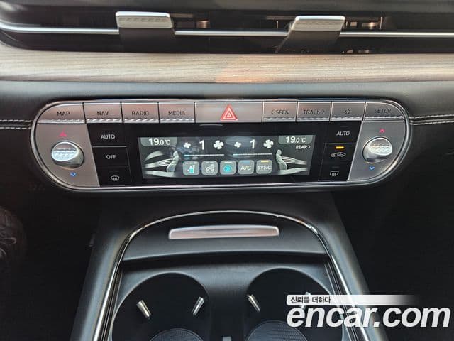 Genesis G90 2022 — ფოტო 14/20