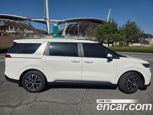 Kia Carnival 2021 — Фото 2/20