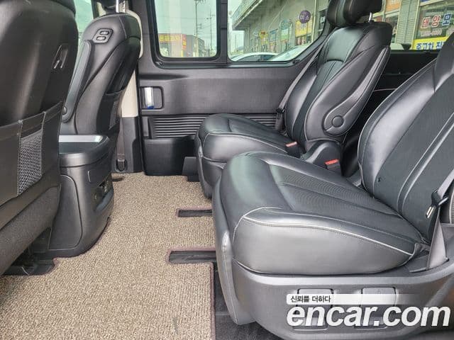 Hyundai Staria 2021 — Фото 8/20