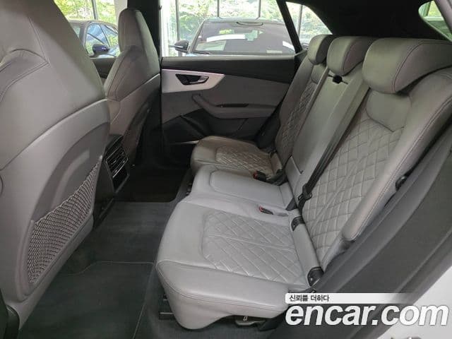 Audi Q7 2023 — Şəkil 16/20