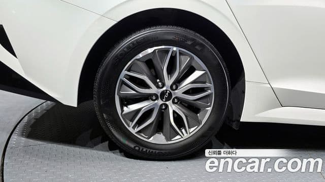 Kia K5 2021 — ფოტო 5/20