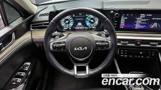 Kia K5 2021 — ფოტო 13/20