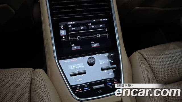 Porsche Panamera 2018 — ფოტო 18/20