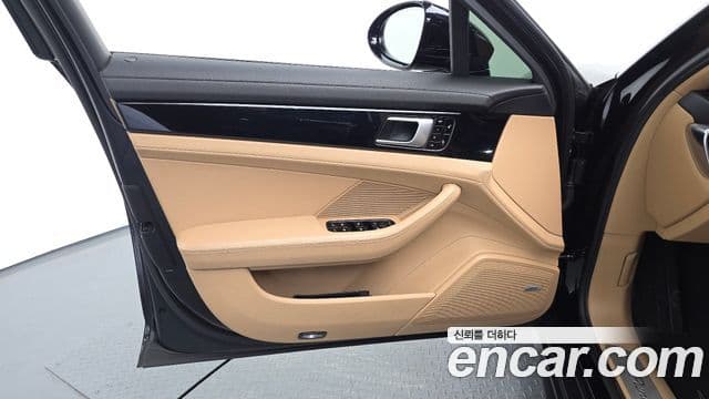 Porsche Panamera 2018 — Photo 17/30