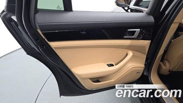 Porsche Panamera 2018 — Photo 14/30