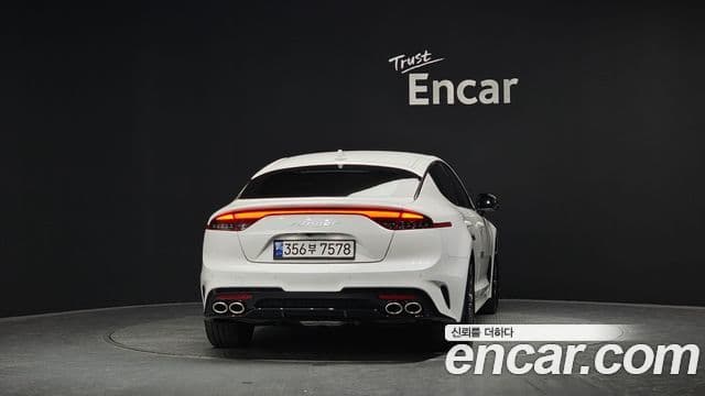 Kia Stinger 2023 — Фото 4/20