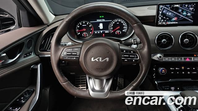 Kia Stinger 2023 — Фото 13/20