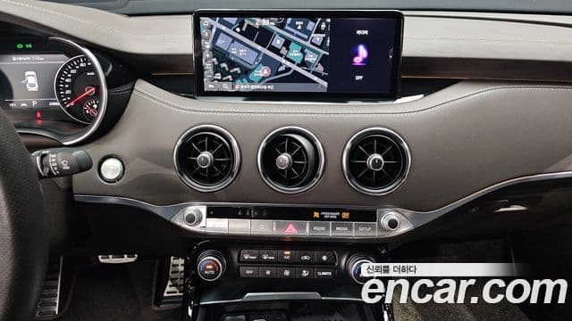 Kia Stinger 2023 — Фото 14/20
