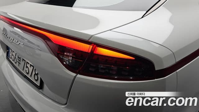 Kia Stinger Meister 2023 — Photo 14/35
