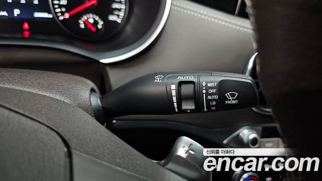 Kia Stinger Meister 2023 — Photo 34/35