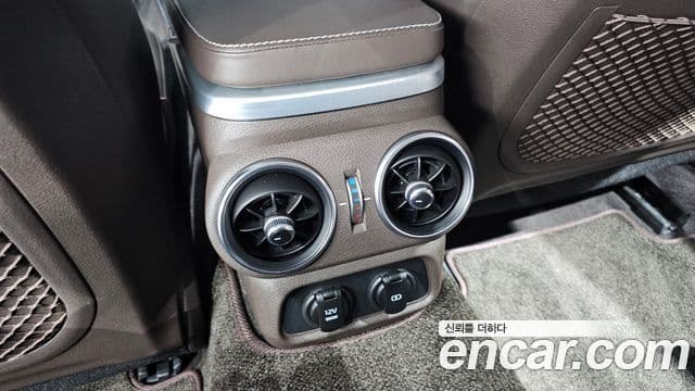 Kia Stinger Meister 2023 — Photo 29/35
