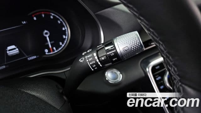 Genesis GV80 2021 — Photo 28/37