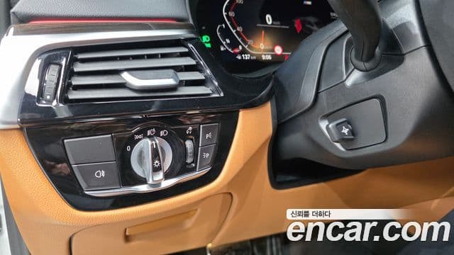 BMW 5 Series 2021 — ფოტო 14/20