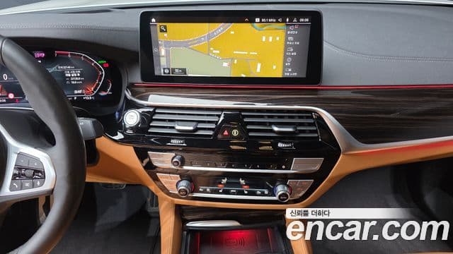 BMW 5 Series 2021 — ფოტო 16/20