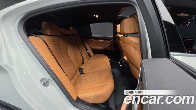 BMW 5 Series 2021 — ფოტო 19/20