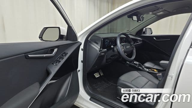 Kia Niro 2025 — Şəkil 10/20