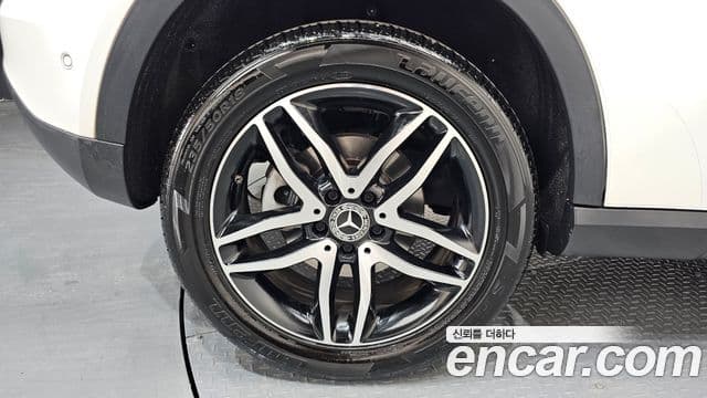 Mercedes-Benz GLA-Class 2019 — Фото 4/20