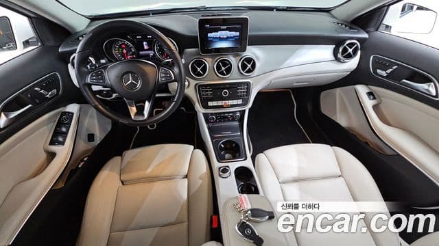 Mercedes-Benz GLA-Class 2019 — Фото 10/20