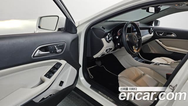 Mercedes-Benz GLA-Class 2019 — Фото 8/20
