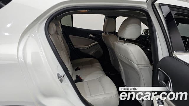 Mercedes-Benz GLA-Class 2019 — Фото 11/20