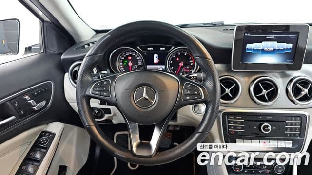 Mercedes-Benz GLA-Class 2019 — Фото 12/20