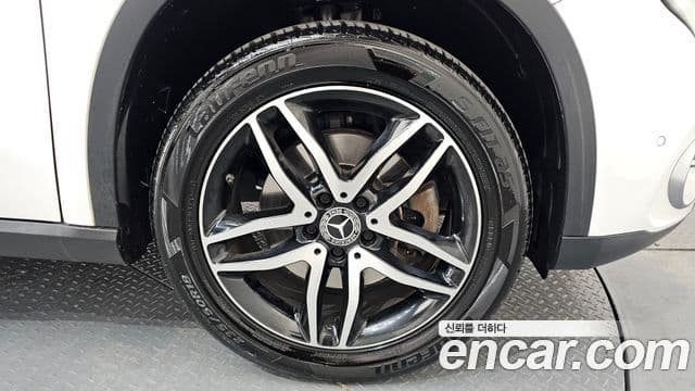 Mercedes-Benz GLA-Class 2019 — Photo 15/33