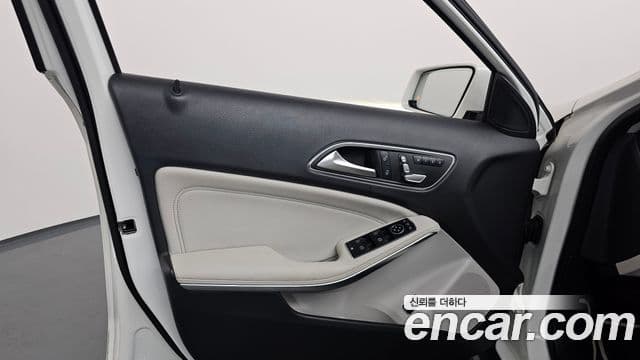 Mercedes-Benz GLA-Class 2019 — Photo 23/33