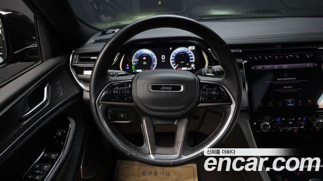 Jeep Grand Cherokee 2022 — Фото 14/20